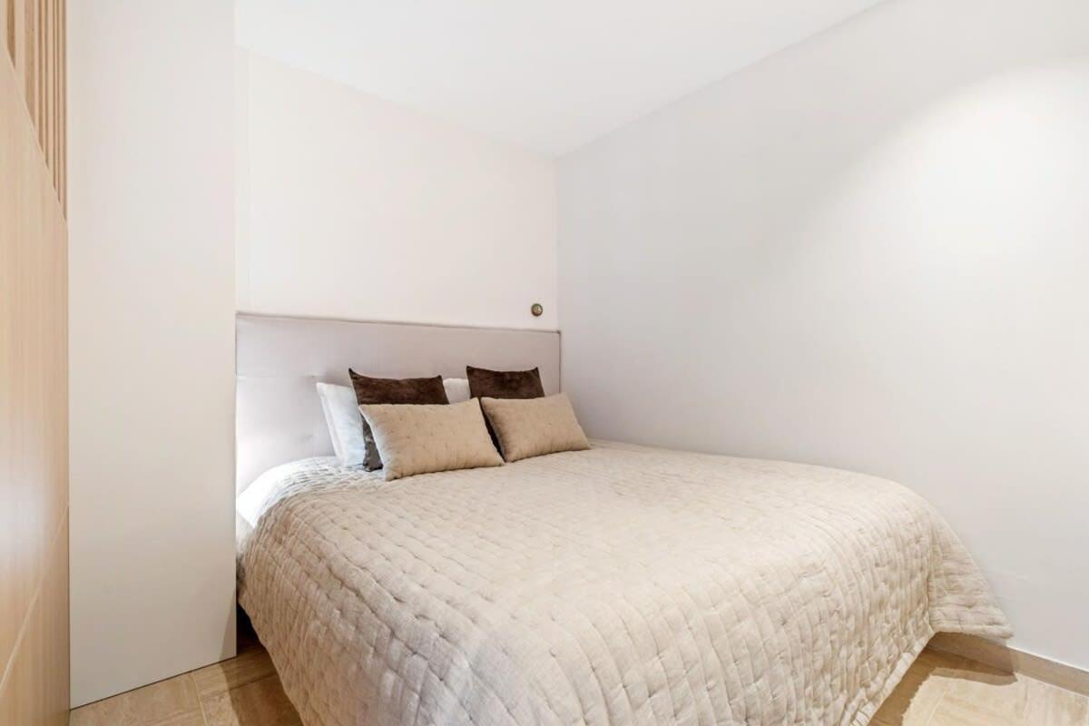 Modern Studio With King Bed, Walk To Attractions Luxembourg Exterior photo