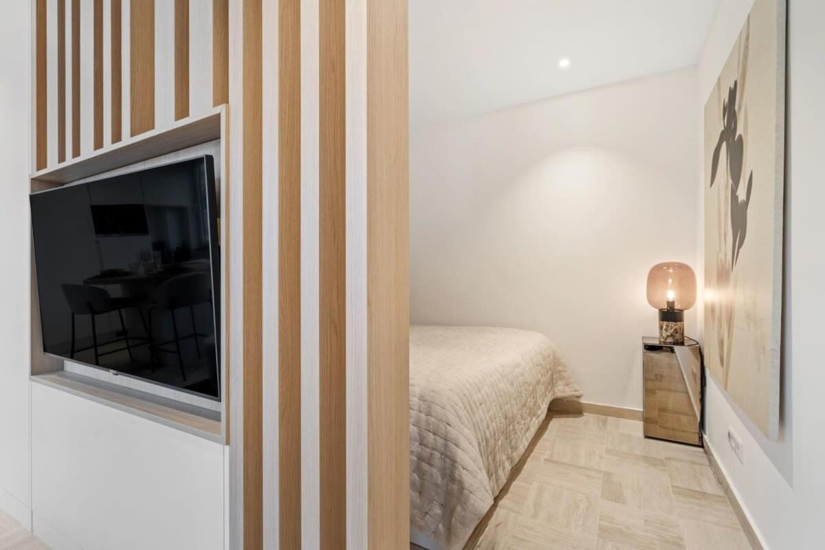 Modern Studio With King Bed, Walk To Attractions Luxembourg Exterior photo